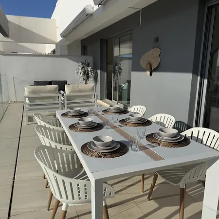 Vivi Homes - Sol Garden Pool, Terrace & Golf Apartment