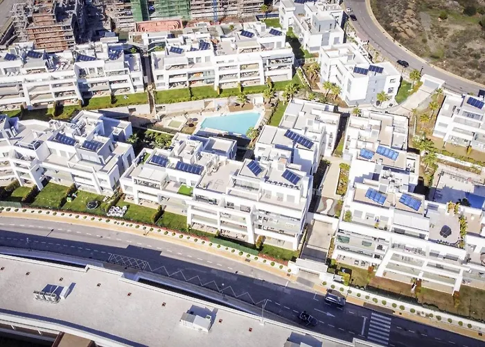 Vivi Homes - Sol Garden Pool, Terrace & Golf エステポナ