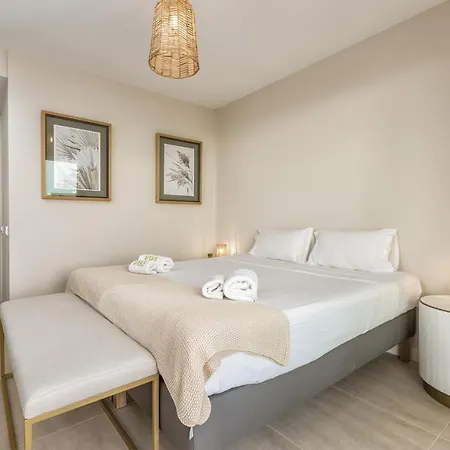 Vivi Homes - Sol Garden Pool, Terrace & Golf Апартаменти Естепона