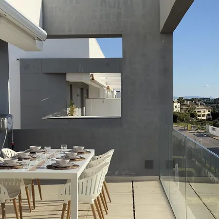 Vivi Homes - Sol Garden Pool, Terrace & Golf * Estepona