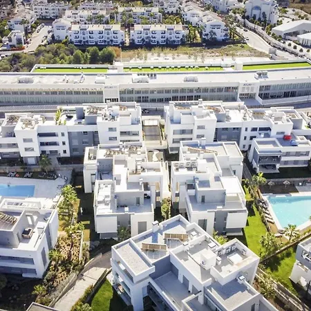 Vivi Homes - Sol Garden Pool, Terrace & Golf Lejlighed Estepona