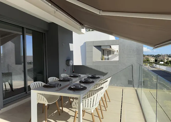 Vivi Homes - Sol Garden Pool, Terrace & Golf Lejlighed Estepona